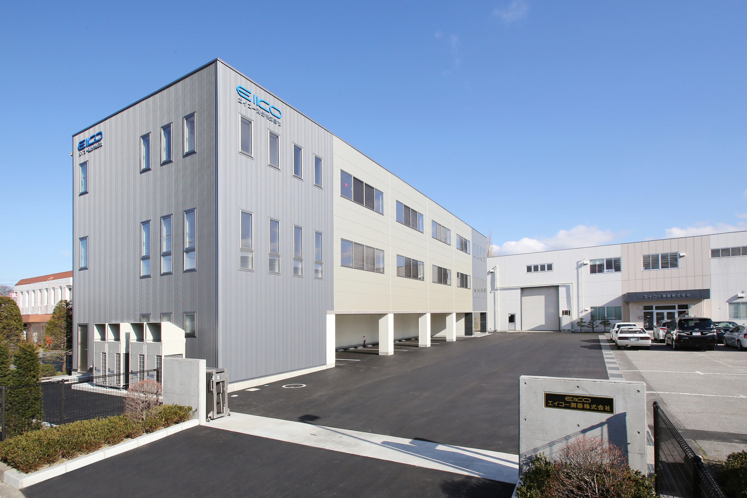 エイコー測器株式会社は、繊維、製紙、フィルム製造・加工、印刷、食品加工等の広い分野で、これらの産業機械の特性を左右する最も重要な要素であるテンション計測器及び制御装置の製造販売を行っています。